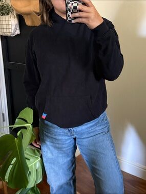 KULE Classic Cotton Pullover Hoodie in Black. XS Run big